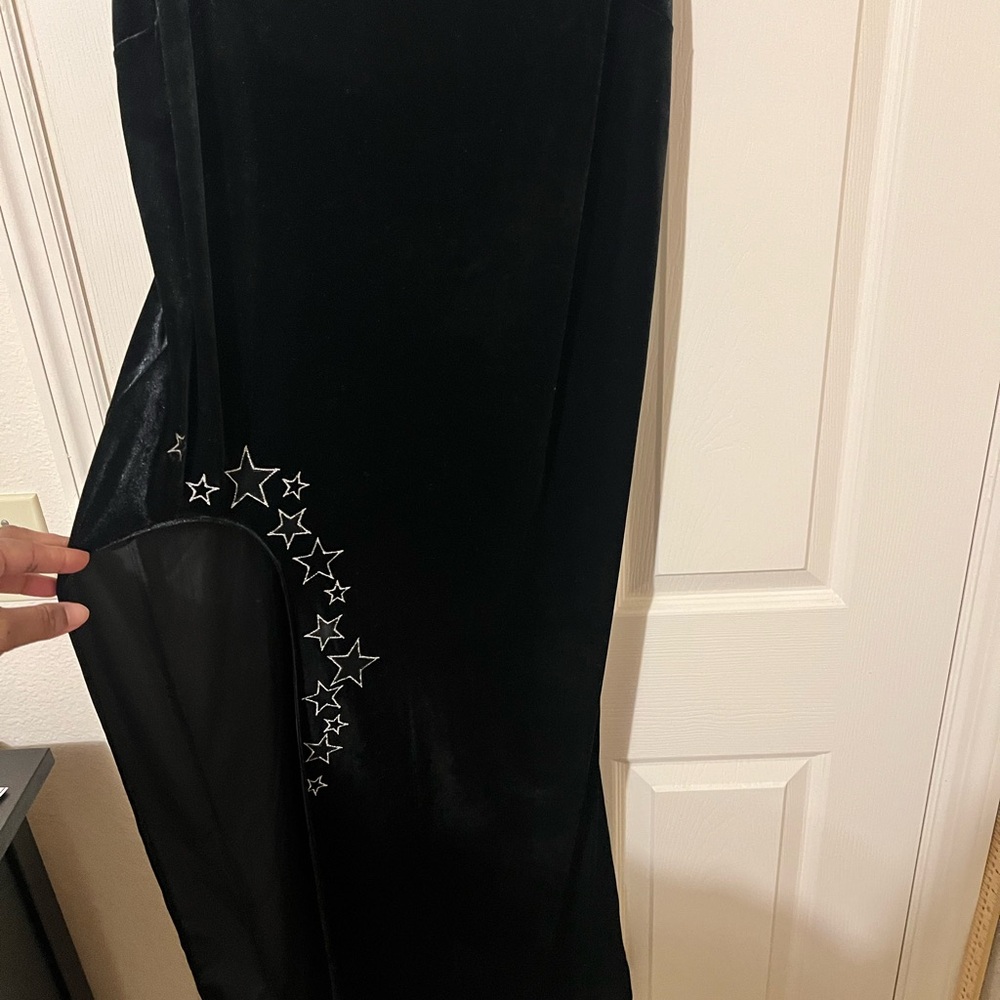 Atelier X Victoria's Secret Black Velvet Robe and Black Velvet Nightdress - Picture 5 of 9